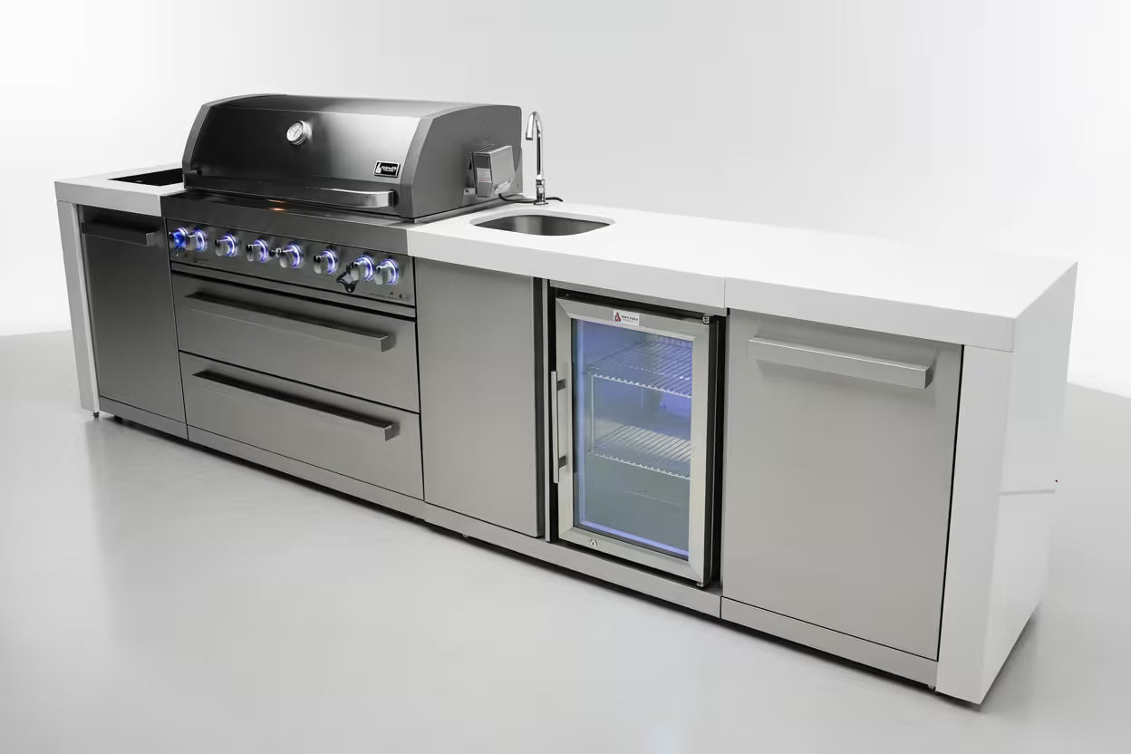 Mont Alpi 805 Deluxe Island with a Beverage center